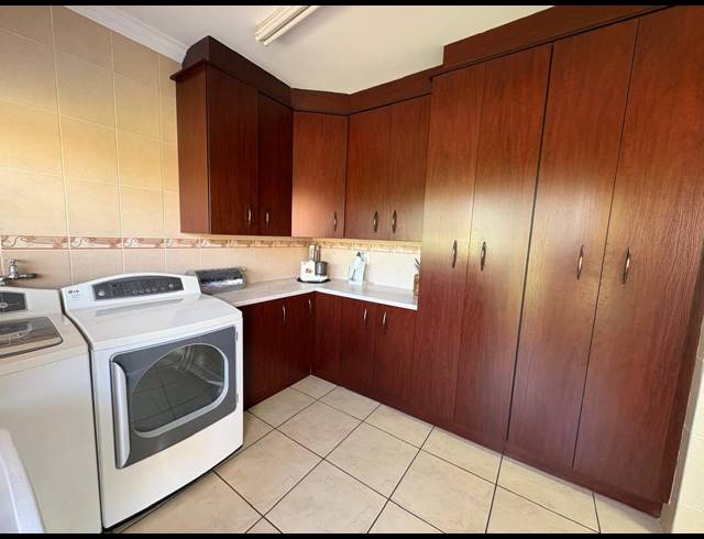 6 BEDROOM HOUSE FOR SALE IN MEYERTON EXT 6